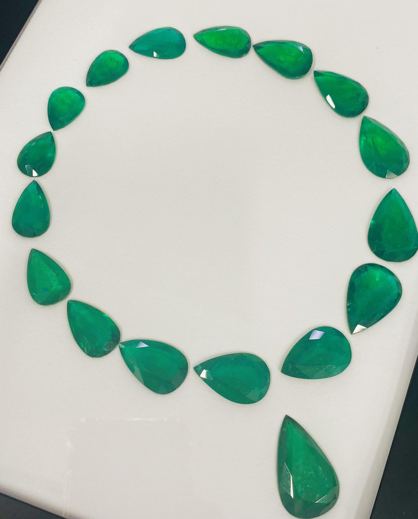 Emilio Jewelry 306.00 Carat Vivid Green Emerald Necklace Layout