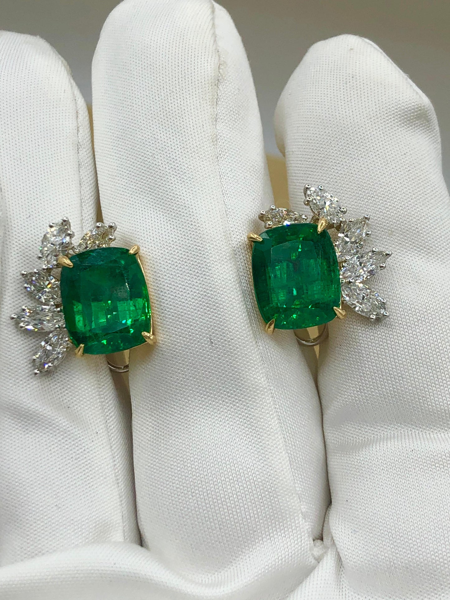Emilio Jewelry 14.62 Carat Certified Vivid Green Emerald Diamond Earrings