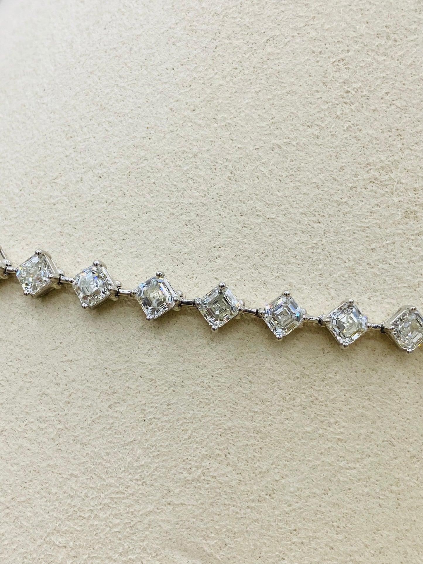 Emilio Jewelry 33.00 Carat Diamond Necklace