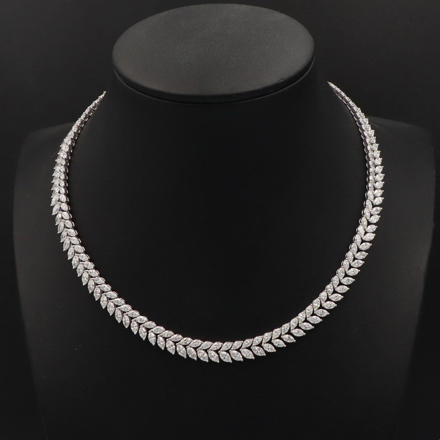 Emilio Jewelry 33.00 Carat Diamond Necklace
