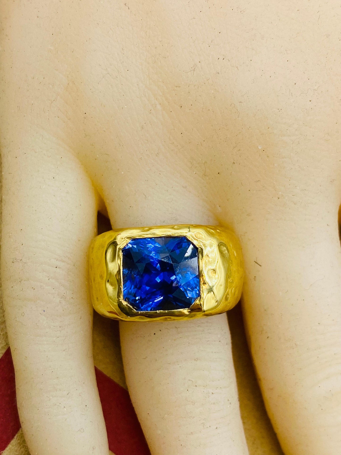 Emilio Jewelry AGL Certified 7.20 Carat Sapphire Ring Set in 22 Karat Gold
