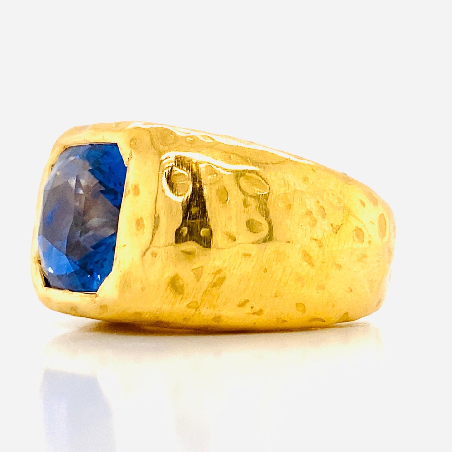 Emilio Jewelry AGL Certified 7.20 Carat Sapphire Ring Set in 22 Karat Gold