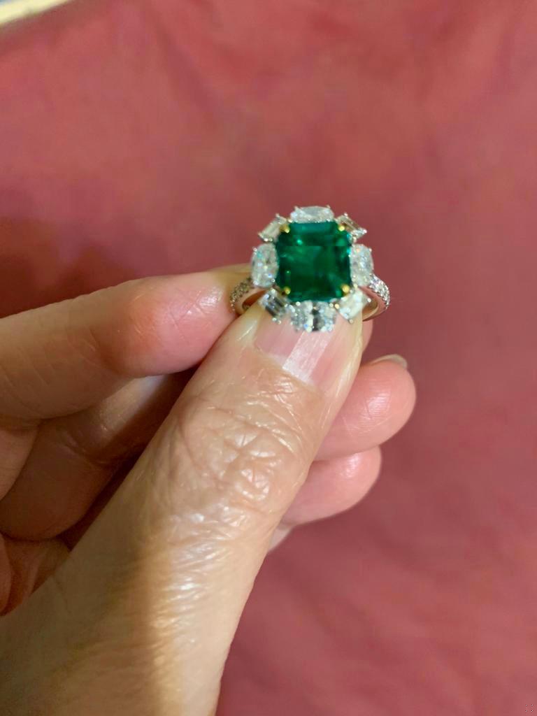 Emilio Jewelry Certified 2.69 Carat Untreated No Oil Emerald Diamond Ring