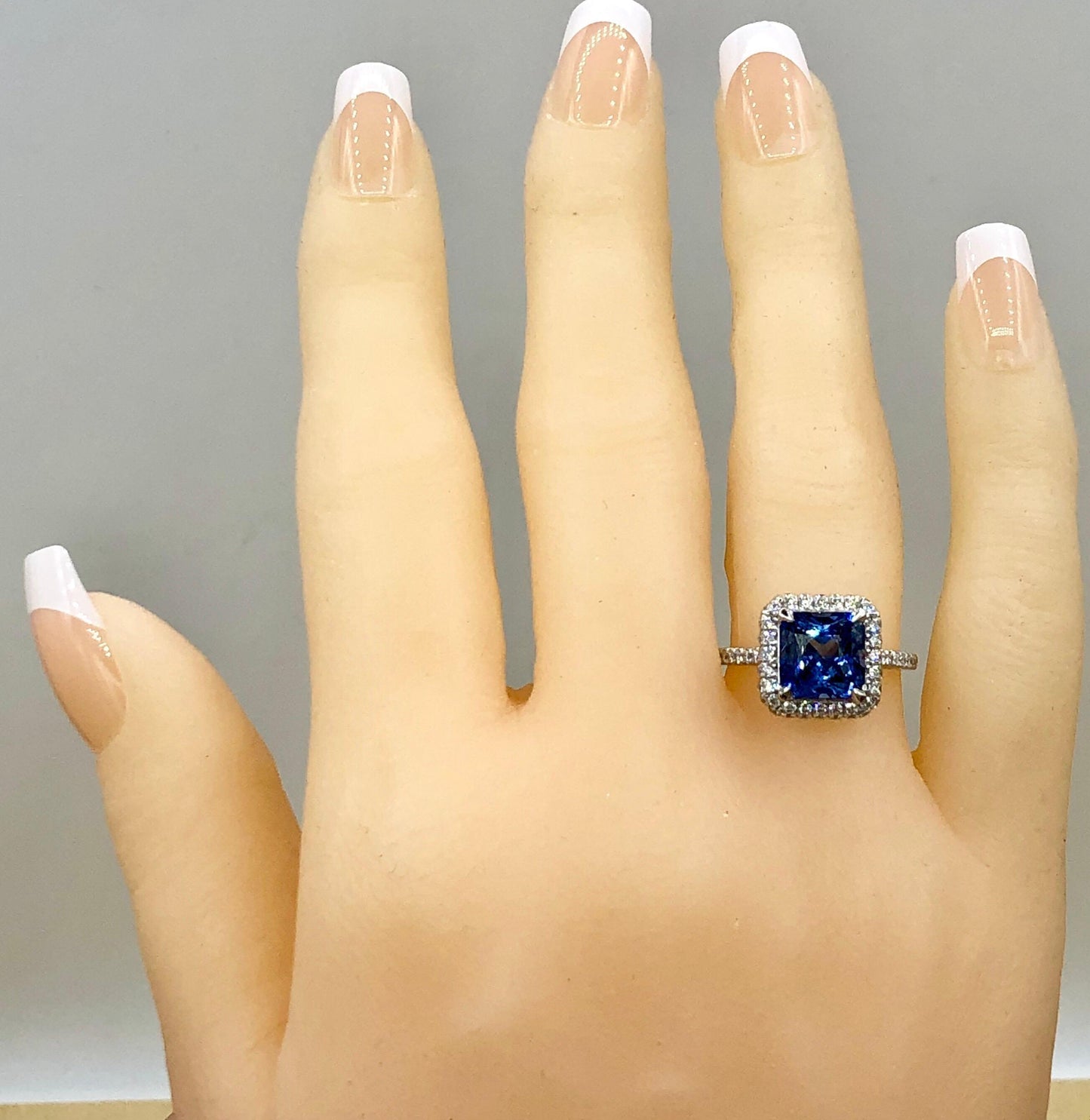 Emilio Jewelry Certified 3.98 Carat Ceylon Sapphire Diamond Ring