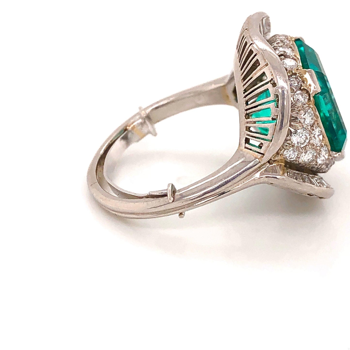 Emilio Jewelry Certified 9.08 Carat Muzo No Oil Colombian Emerald Ring