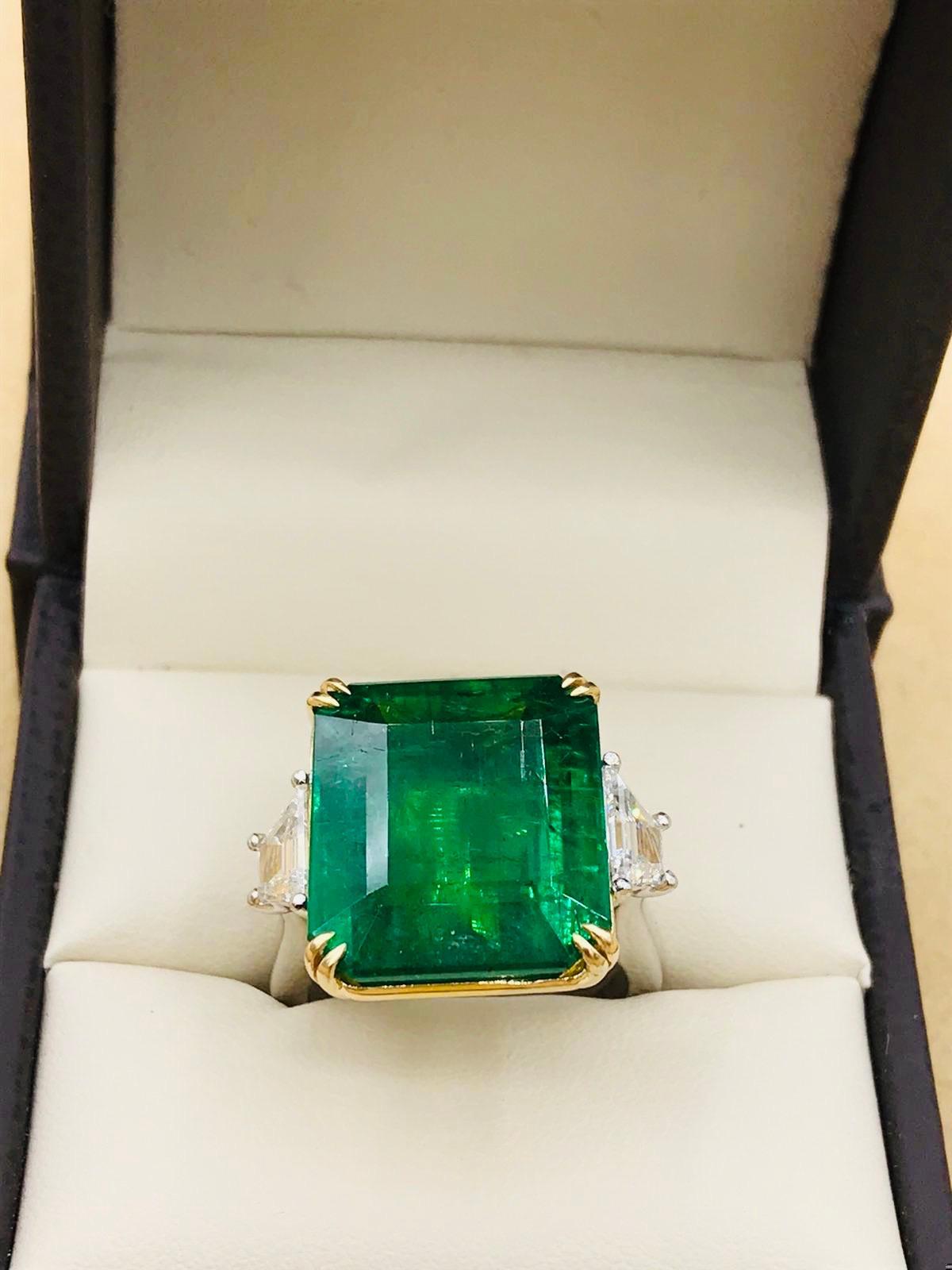Emilio Jewelry Certified Vivid Green 17.08 Carat Emerald Diamond Ring