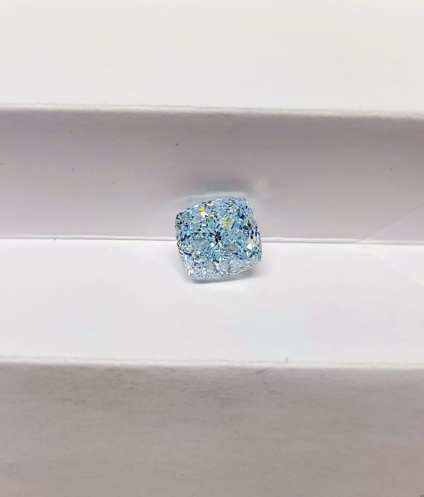 Emilio Jewelry GIA Certified 4.00 Carat Fancy Blue Green Diamond