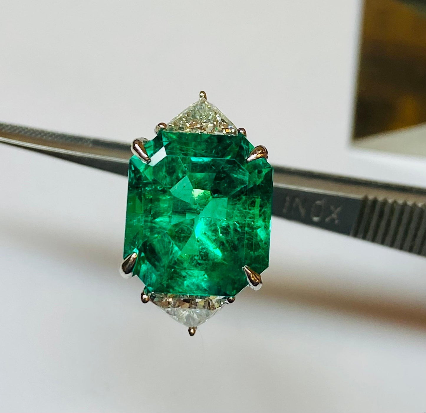 Emilio Jewelry Gubelin Certified 10.02 Carat Muzo Colombian Emerald Ring