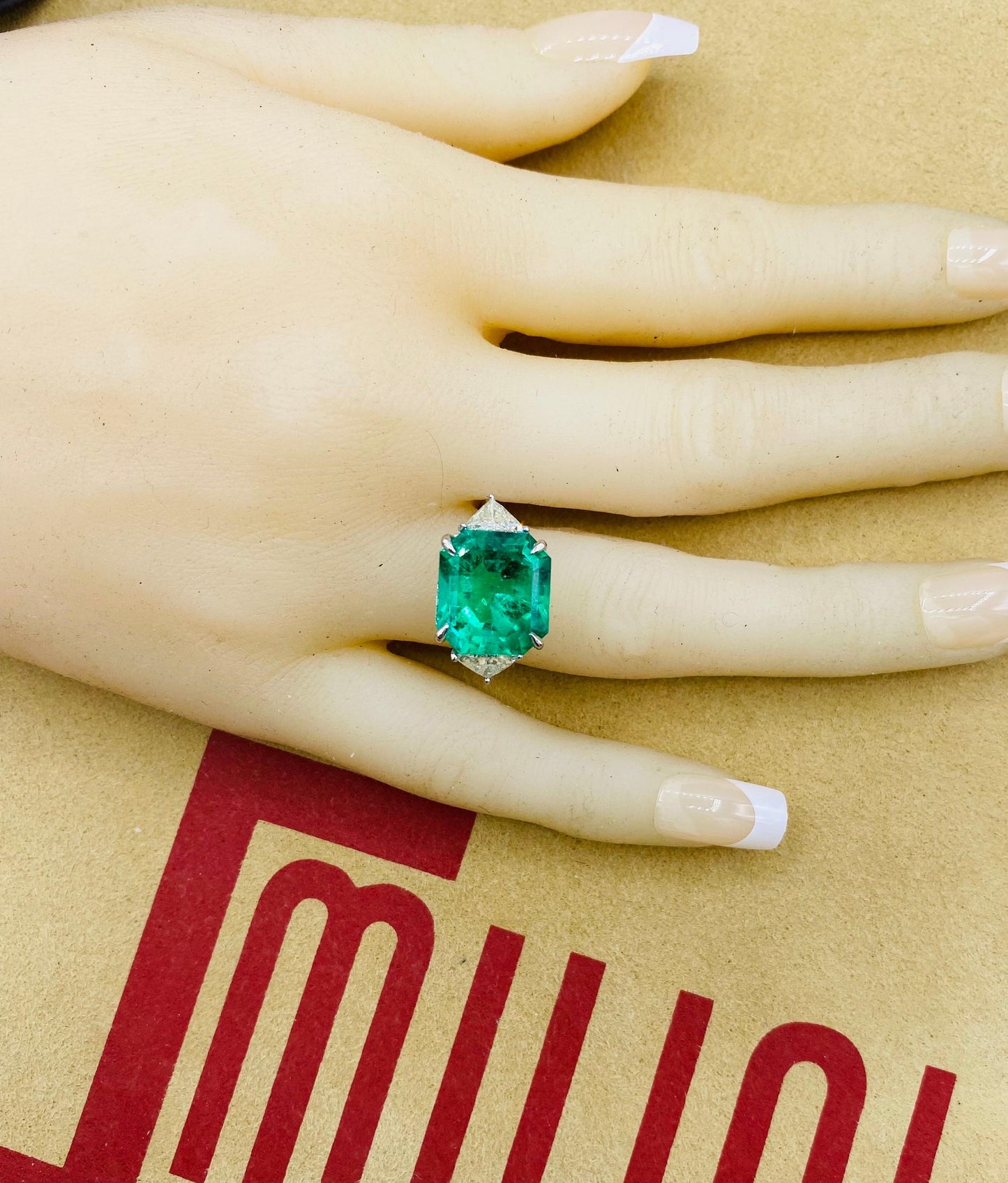 Emilio Jewelry Gubelin Certified 10.02 Carat Muzo Colombian Emerald Ring