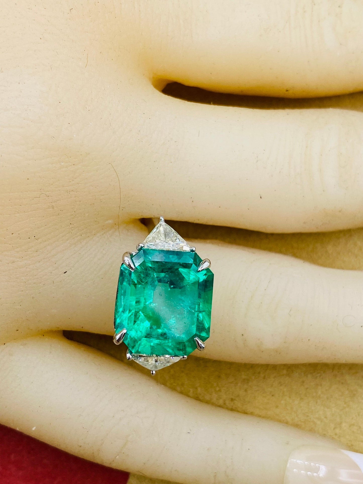 Emilio Jewelry Gubelin Certified 10.02 Carat Muzo Colombian Emerald Ring