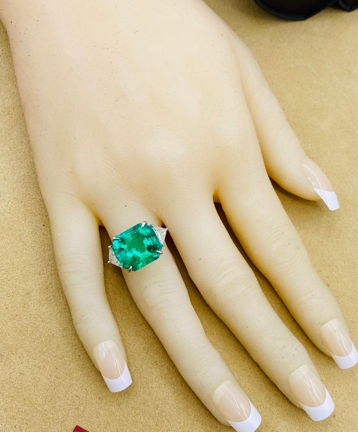 Emilio Jewelry Gubelin Certified 10.02 Carat Muzo Colombian Emerald Ring