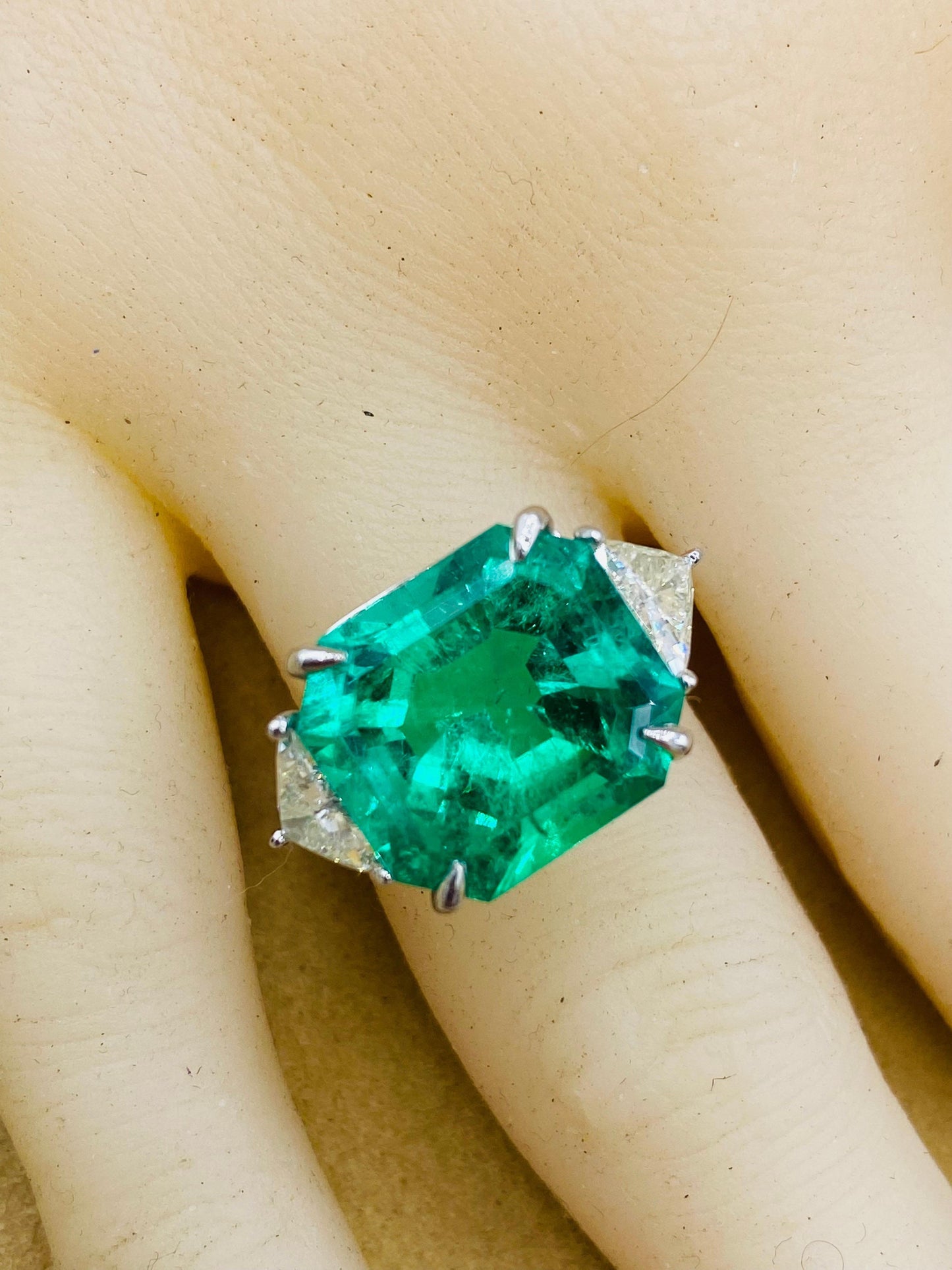 Emilio Jewelry Gubelin Certified 10.02 Carat Muzo Colombian Emerald Ring