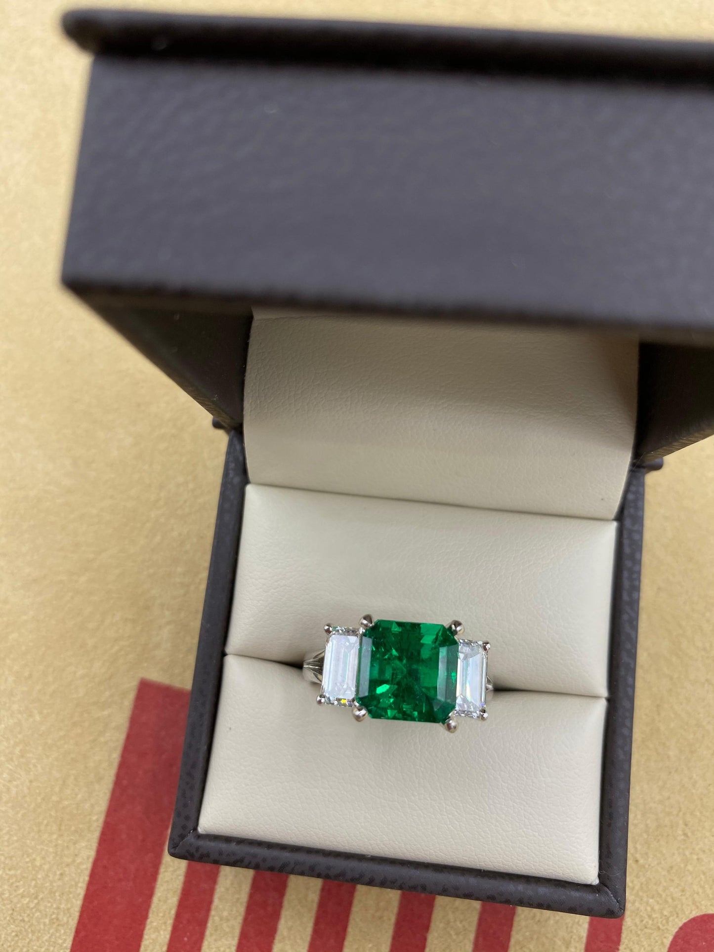 Emilio Jewelry Gubelin Certified 3.90 Carat Untreated No Oil Colombian Emerald
