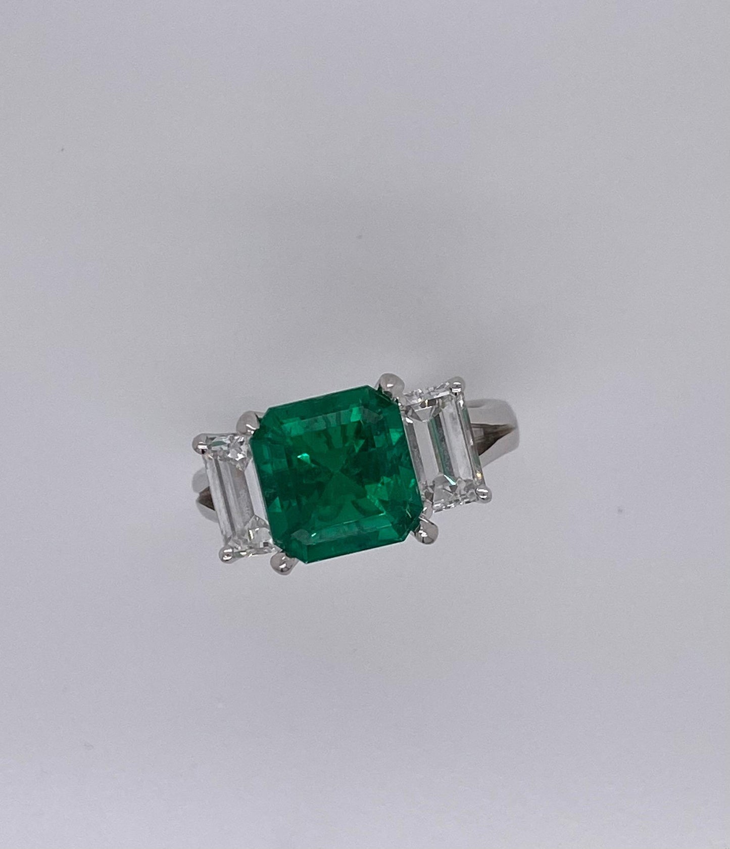 Emilio Jewelry Gubelin Certified 3.90 Carat Untreated No Oil Colombian Emerald