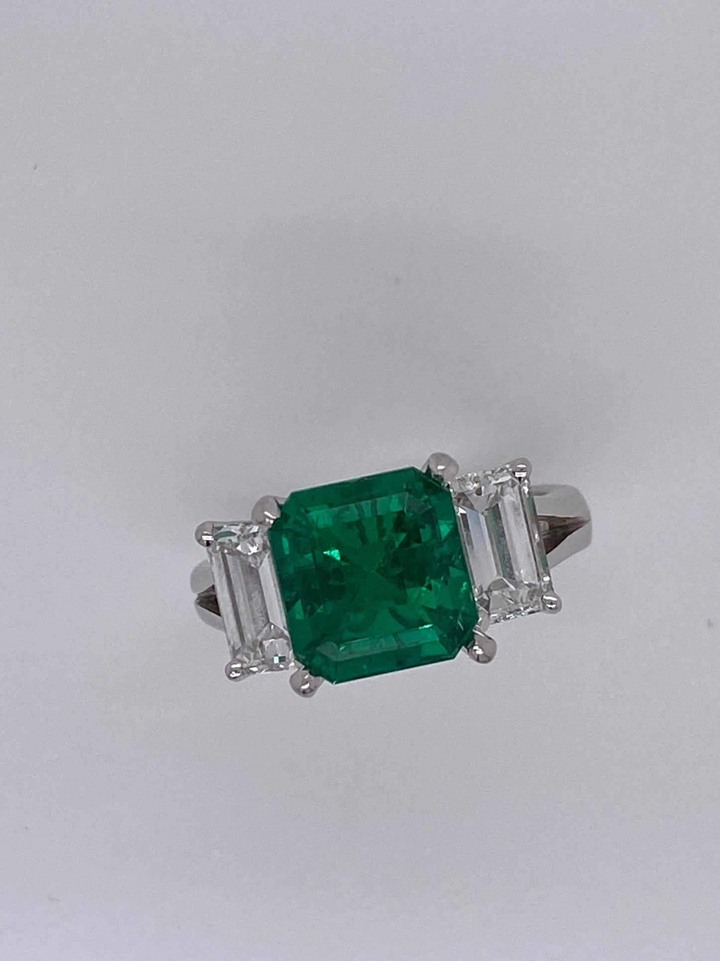 Emilio Jewelry Gubelin Certified 3.90 Carat Untreated No Oil Colombian Emerald