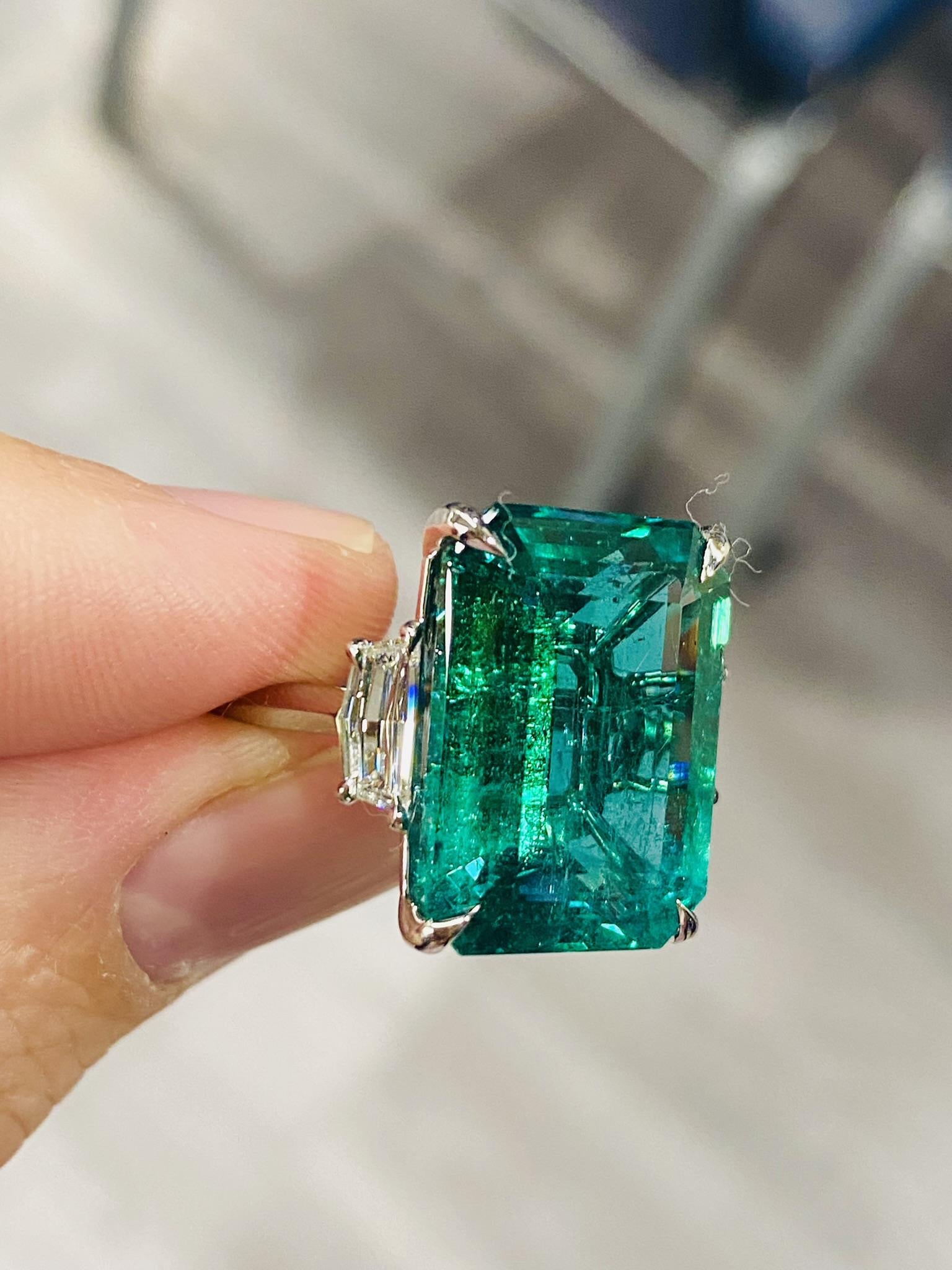 Emilio Jewelry Certified 17.30 Carat Magnificent Emerald Ring