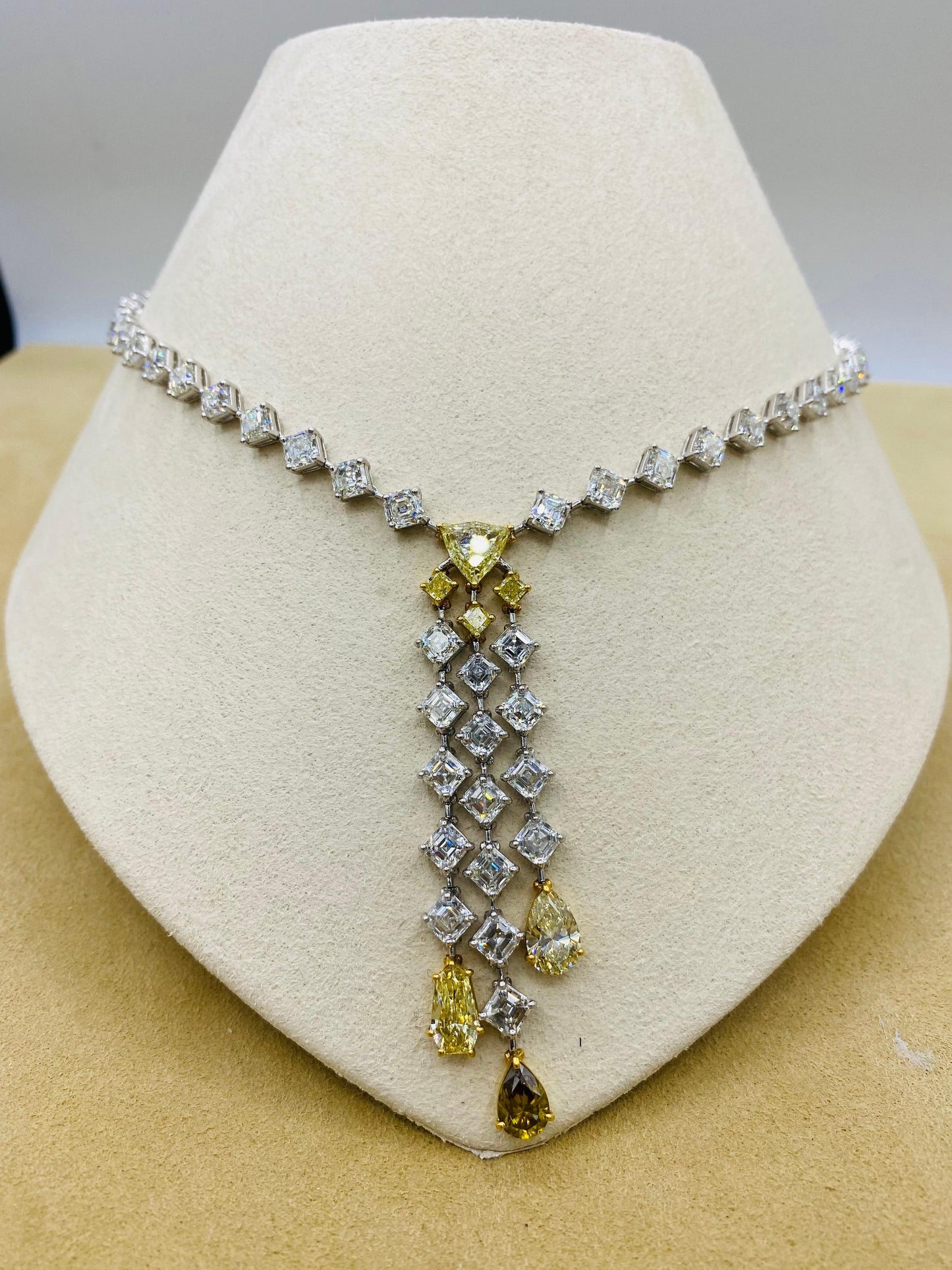 Emilio Jewelry 33.00 Carat Diamond Necklace