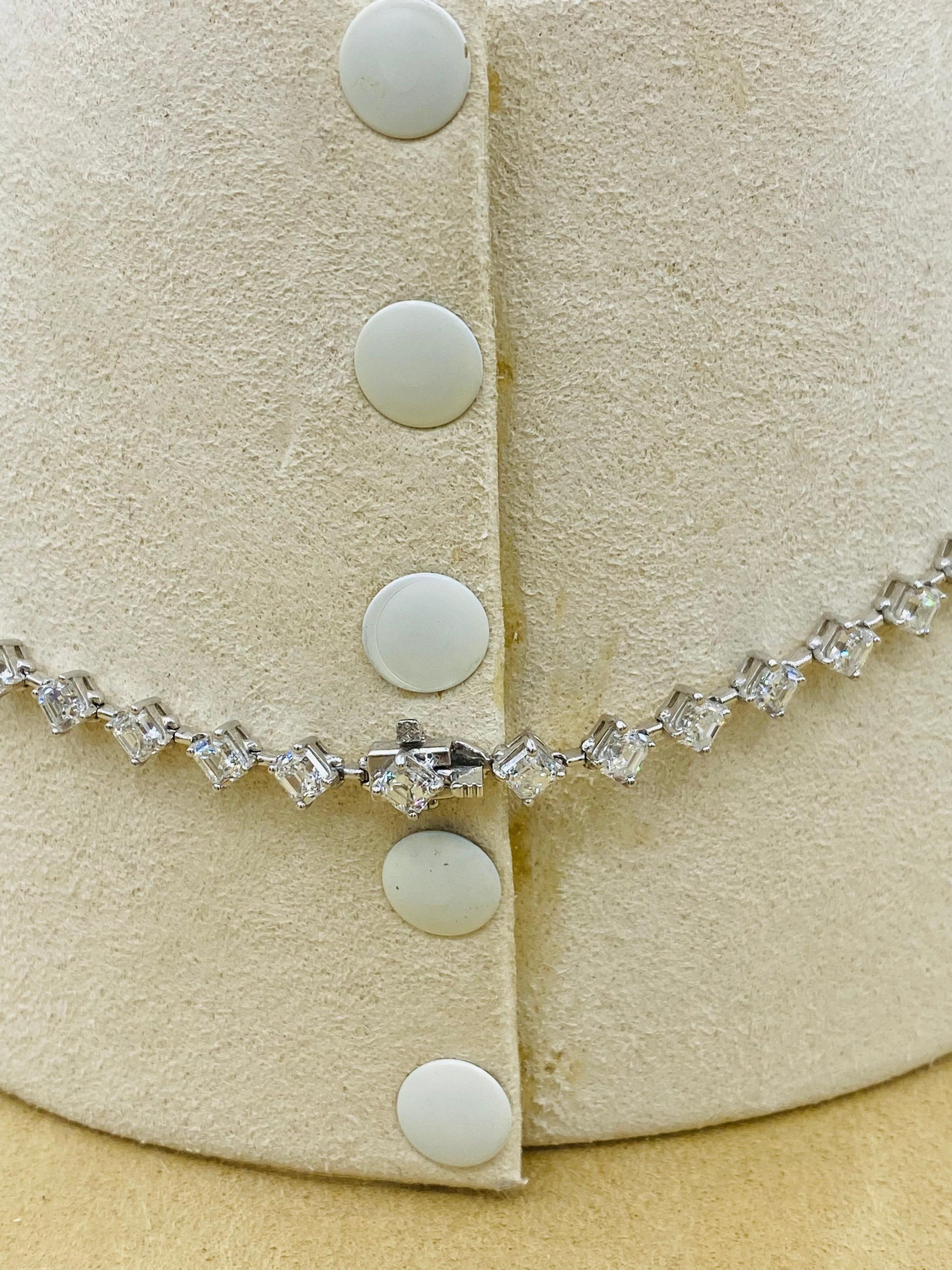 Emilio Jewelry 33.00 Carat Diamond Necklace