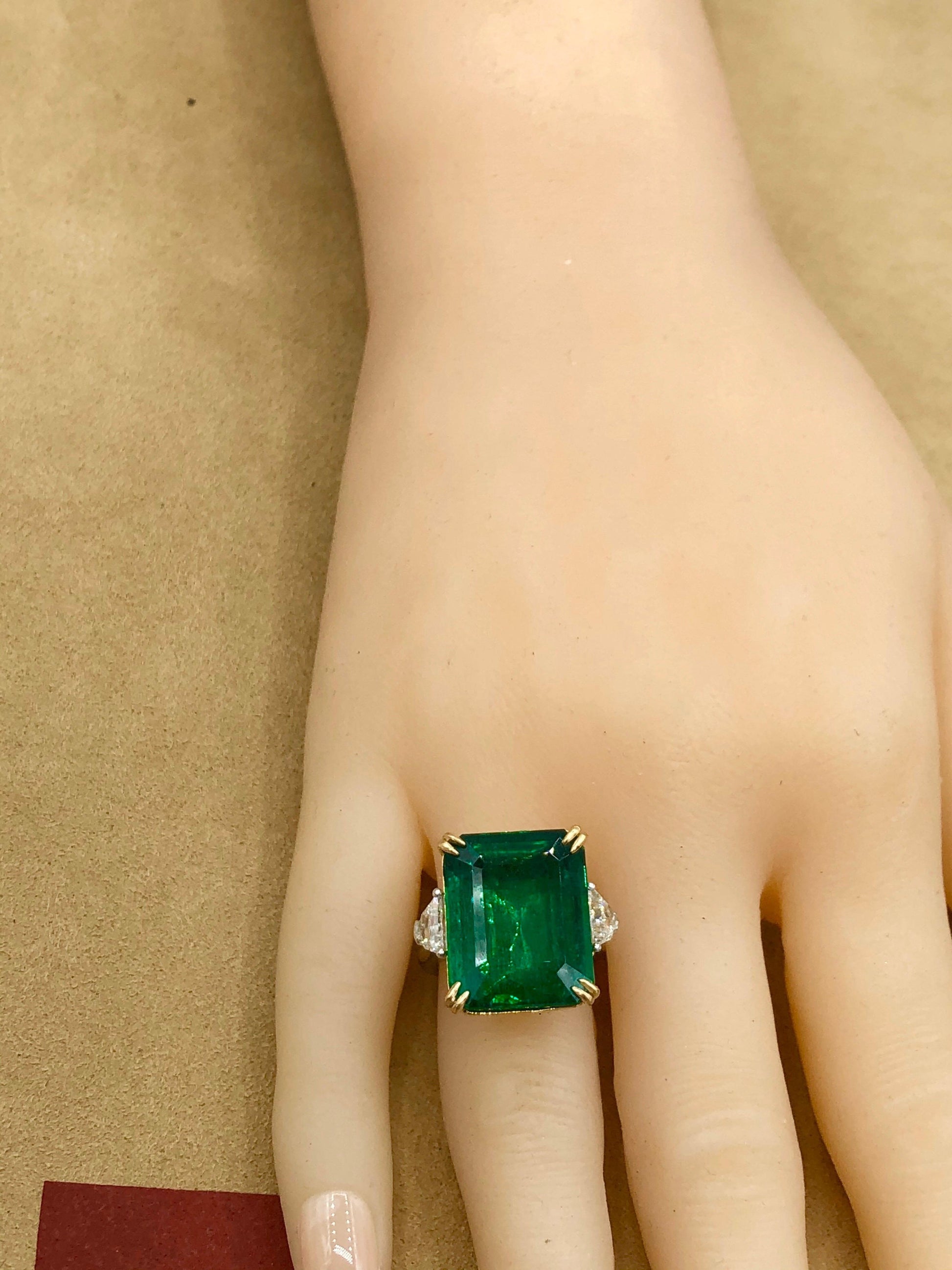 Emilio Jewelry Certified 19.21 Carat Emerald Diamond Ring