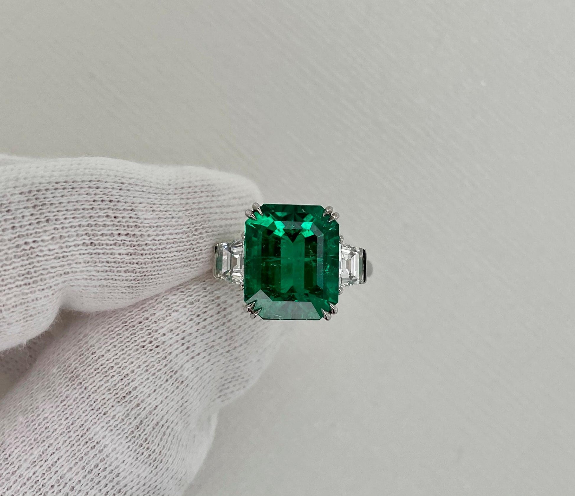 Emilio Jewelry Certified 7.15 Carat Muzo No Oil Colombian Emerald