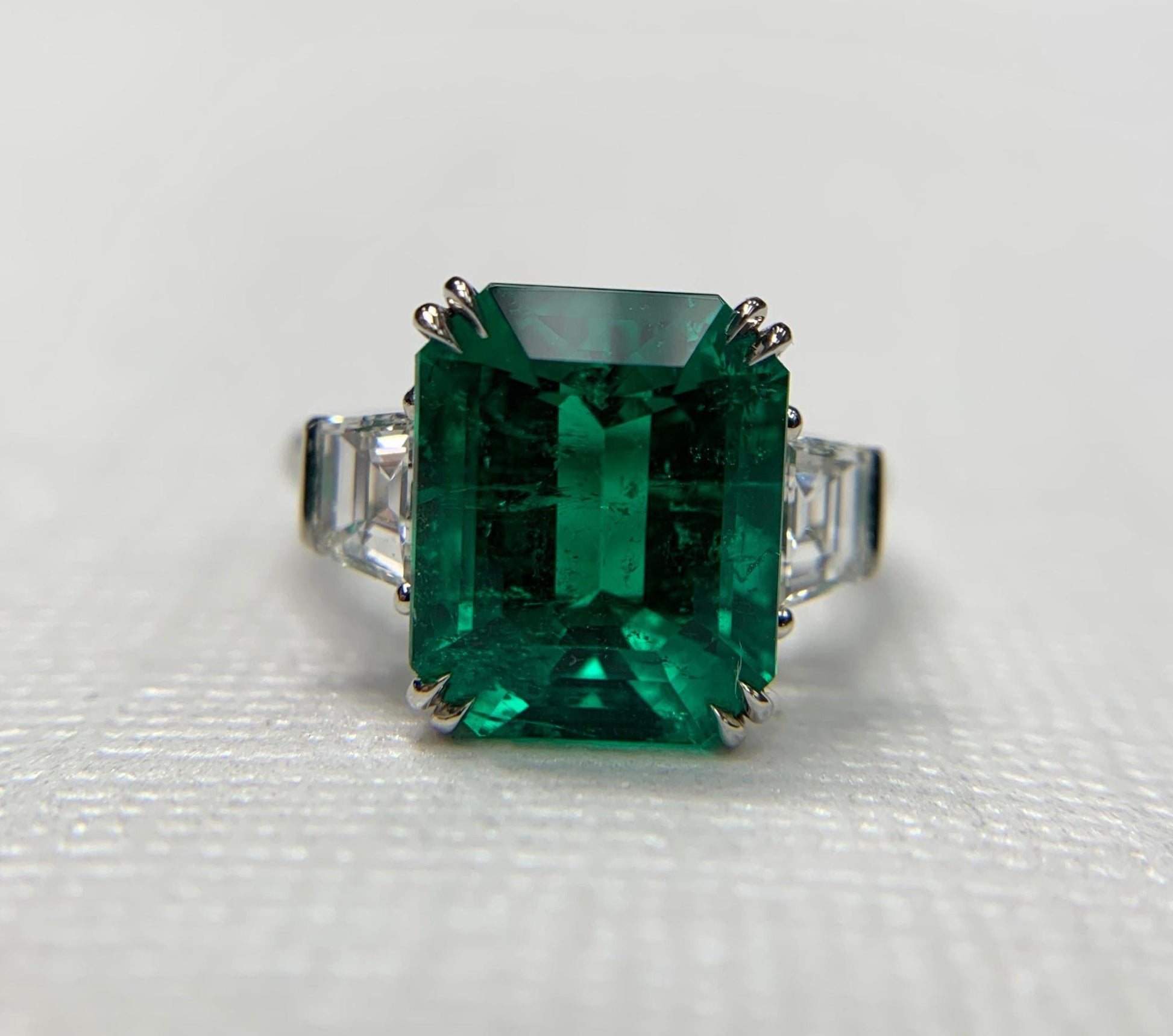 Emilio Jewelry Certified 7.15 Carat Muzo No Oil Colombian Emerald