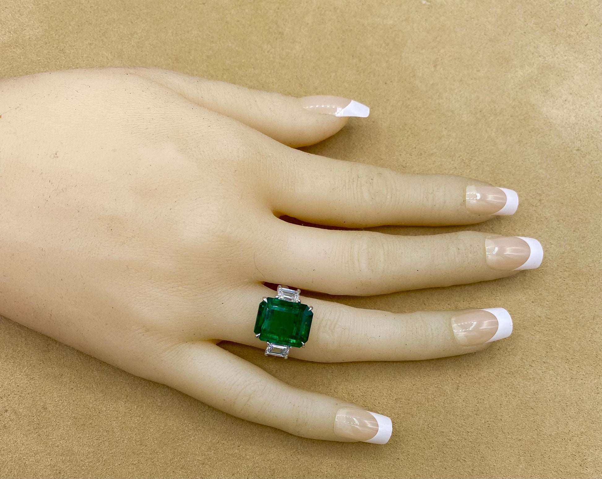 Emilio Jewelry Gubelin Certified 8.00 Carat Vivid Green Emerald Diamond Ring