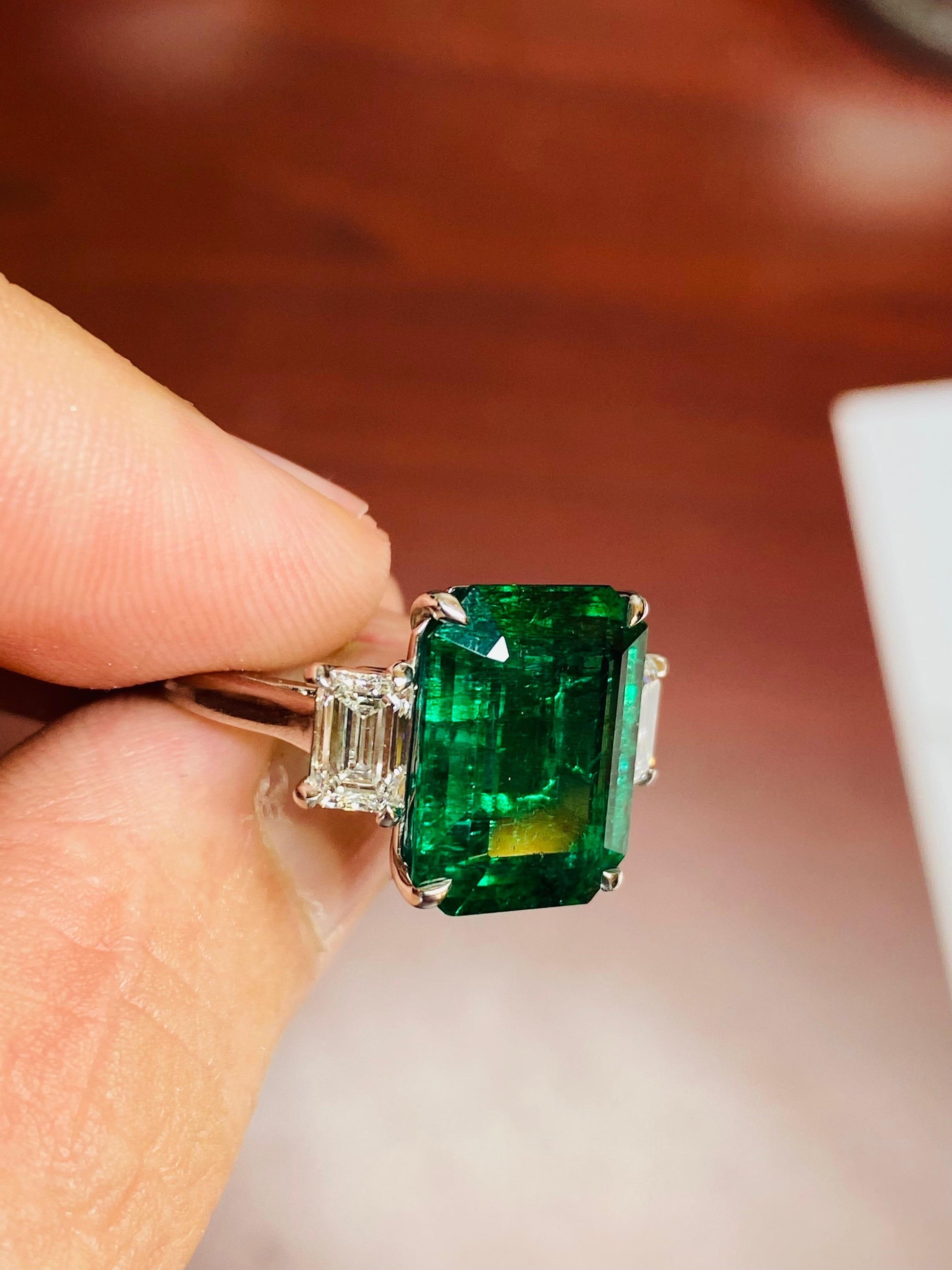 Emilio Jewelry Gubelin Certified 8.00 Carat Vivid Green Emerald Diamond Ring