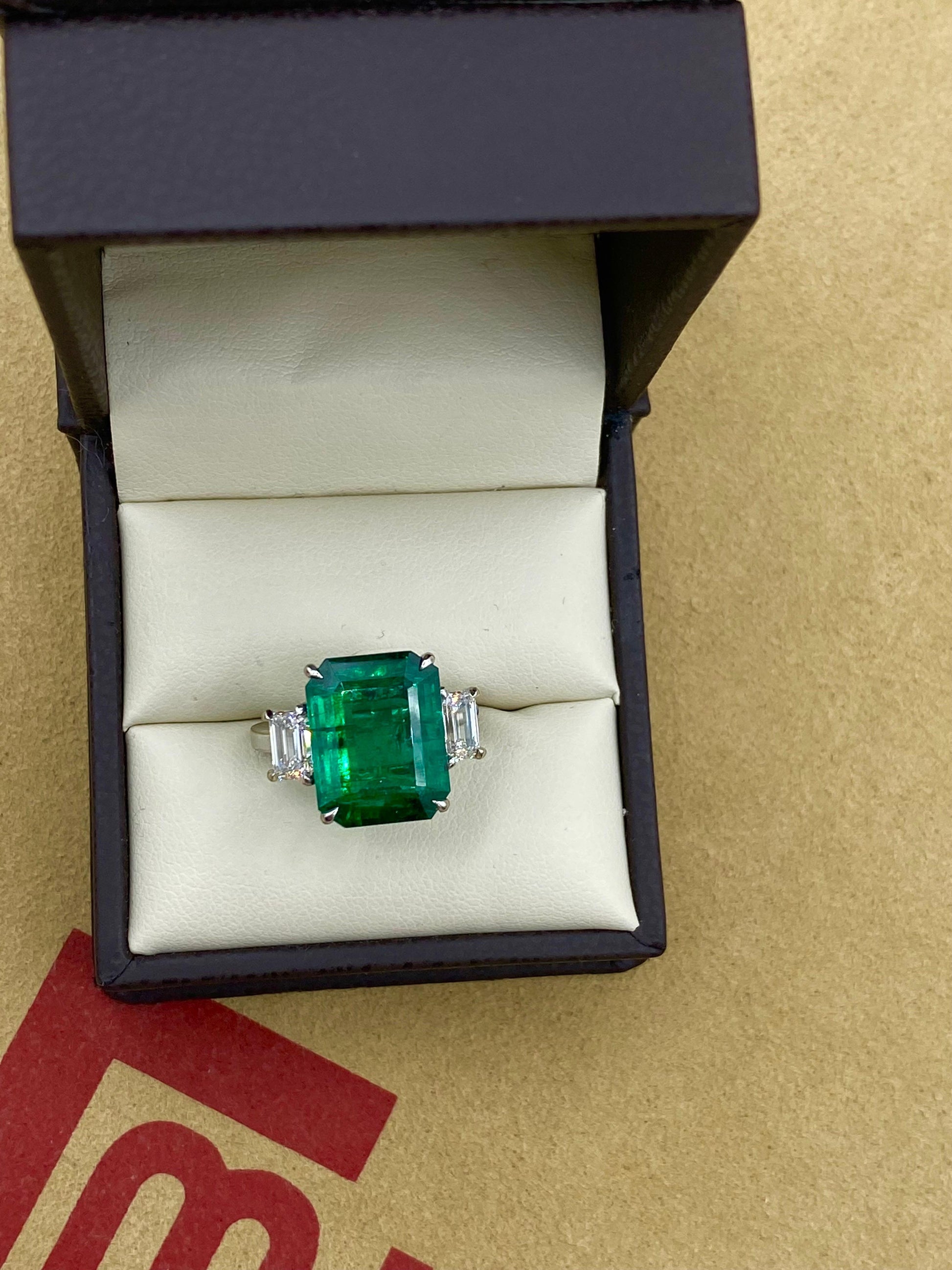 Emilio Jewelry Gubelin Certified 8.00 Carat Vivid Green Emerald Diamond Ring