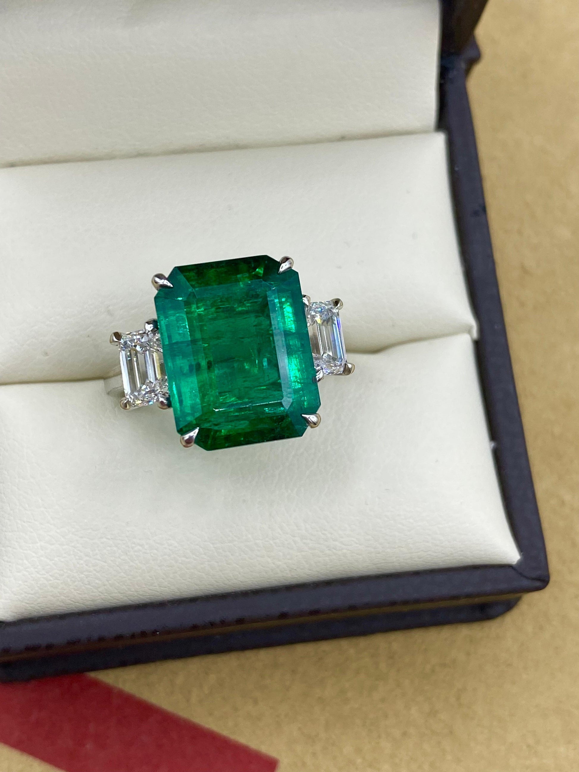 Emilio Jewelry Gubelin Certified 8.00 Carat Vivid Green Emerald Diamond Ring