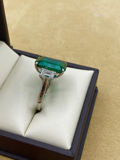 Emilio Jewelry Gubelin Certified 8.00 Carat Vivid Green Emerald Diamond Ring