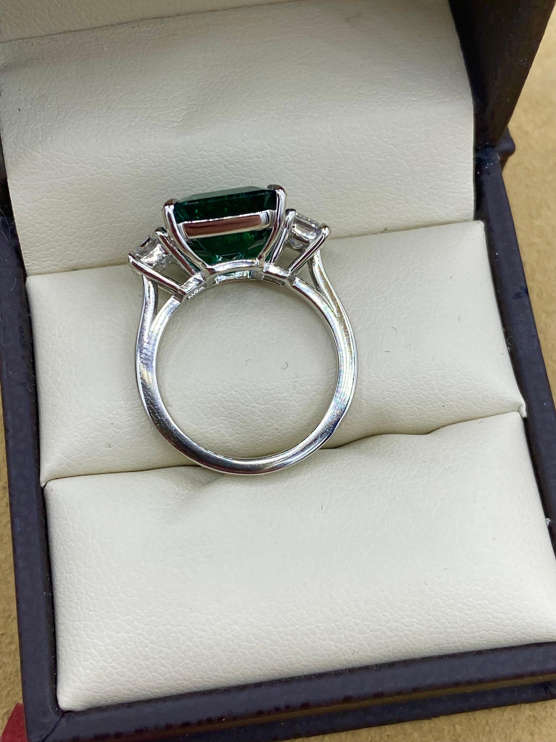 Emilio Jewelry Gubelin Certified 8.00 Carat Vivid Green Emerald Diamond Ring