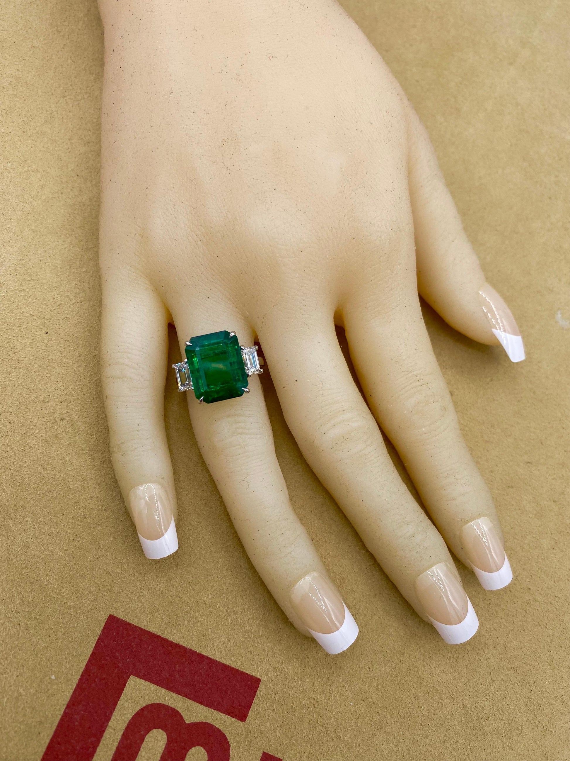 Emilio Jewelry Gubelin Certified 8.00 Carat Vivid Green Emerald Diamond Ring