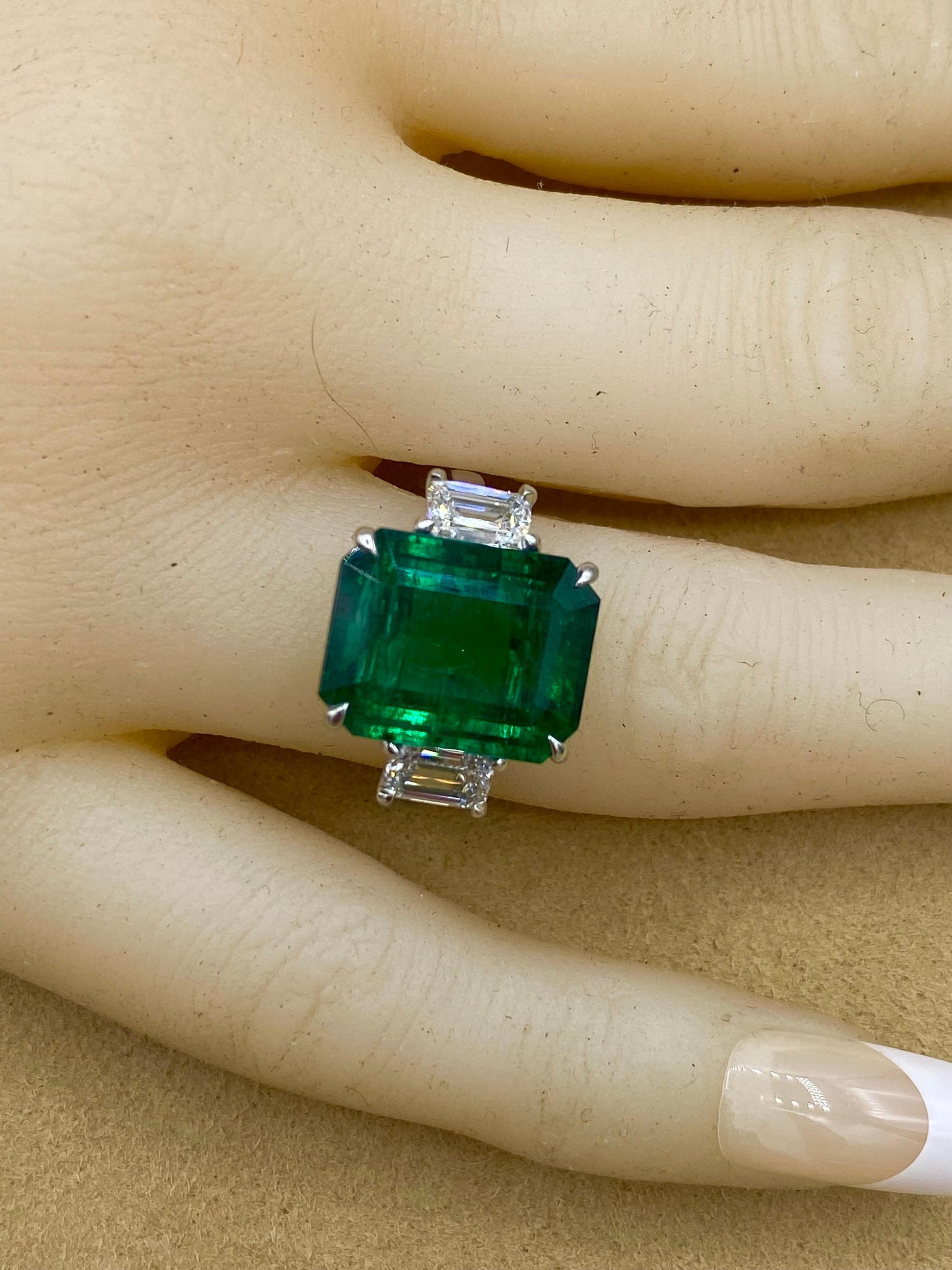 Emilio Jewelry Gubelin Certified 8.00 Carat Vivid Green Emerald Diamond Ring