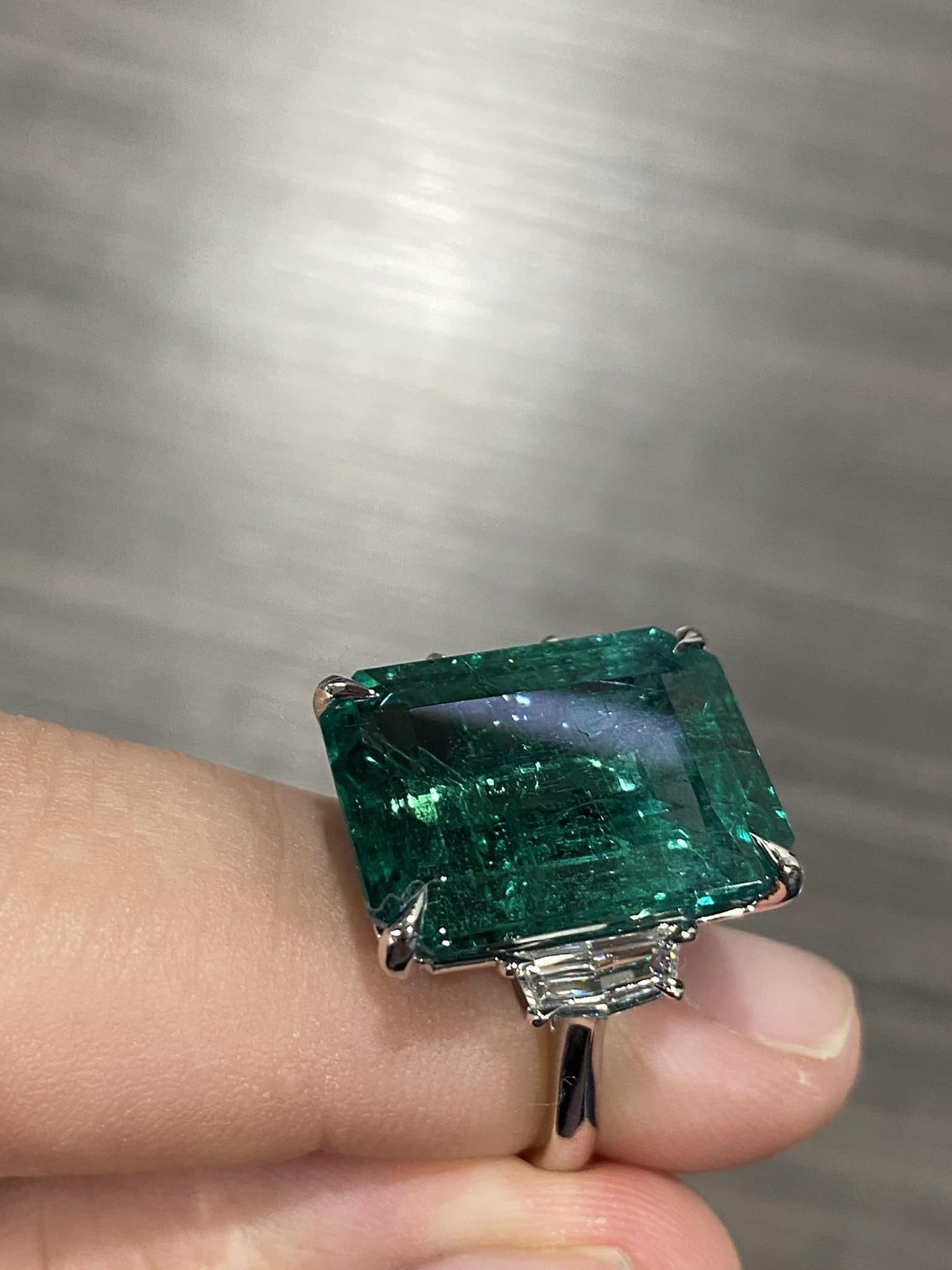 Emilio Jewelry Certified 17.30 Carat Magnificent Emerald Ring